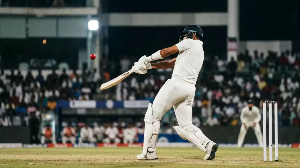 Cricketbatter beim kraftvollen Schlag im T20-Format mit Stadionkulisse